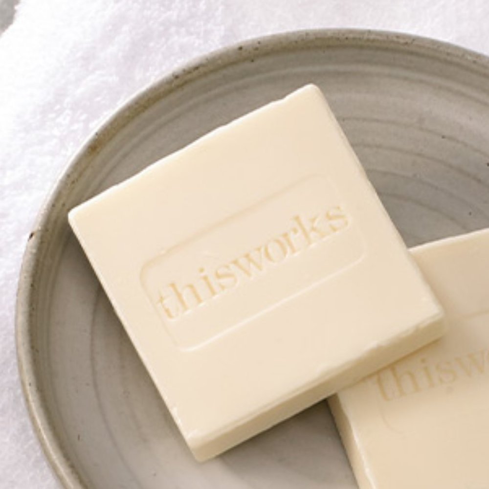 ๐ธ New ๐ธ This Works Clean Skin Body Soap, 29 g, 1 oz, Travel size - Picture 2 of 4